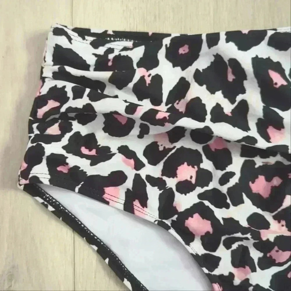 AMAZON | Women's Animal Print High-Cut Tummy Control Bikini Bottoms - Picture 2 of 4